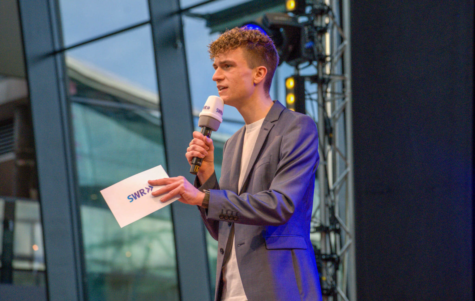 Moderator Marcel Jakobi auf der Messe Stuttgart